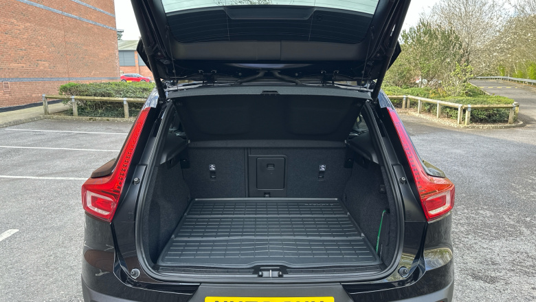 Volvo XC40 2.0 B3P Plus Dark 5dr Auto Petrol Estate